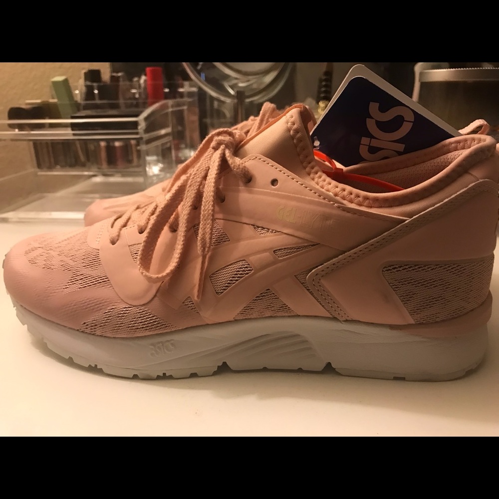 ASICS running shoes - Picture 5 of 7